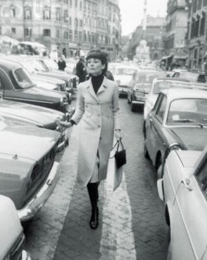 Audrey Hepburn - in pale coat - shopping in Rome 1971.JPG